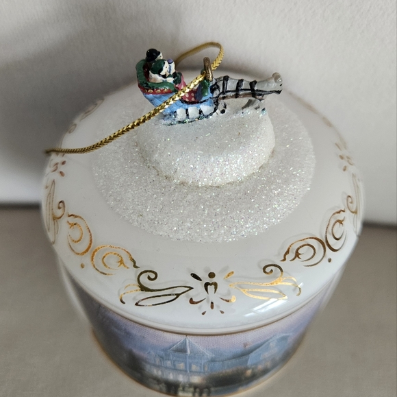 Thomas Kinkade Christmas Ball Ornament. Heirloom Ornament.#332973 - Picture 6 of 13